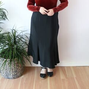 SIZE 2X / 24W 80s Solid Black Fluted Skirt Midi Length Basic